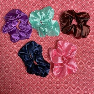 Set of 5 colorful Scrunchies!!